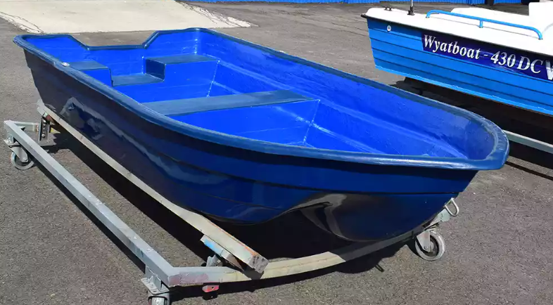 Стеклопластиковая лодка Neman-340 (тримаран) в Набережных Челнах