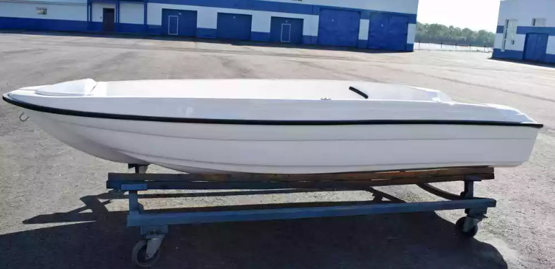 Стеклопластиковая лодка Пингвин (тримаран) в Набережных Челнах