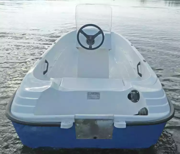 Стеклопластиковая лодка Пингвин с консолью (тримаран) в Набережных Челнах