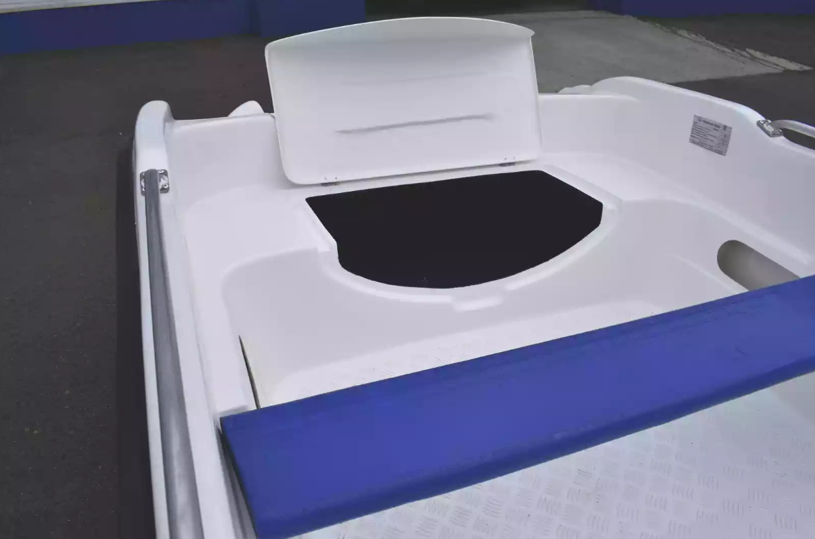 Стеклопластиковая лодка Пингвин New (тримаран) в Набережных Челнах