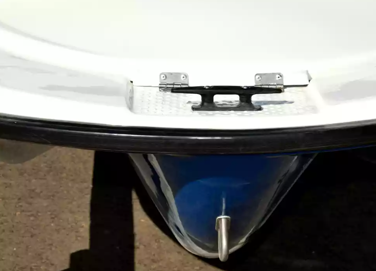 Стеклопластиковая лодка Пингвин с консолью (тримаран) в Набережных Челнах