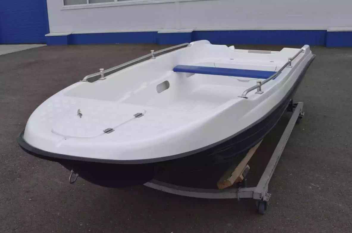 Стеклопластиковая лодка Пингвин New (тримаран) в Набережных Челнах