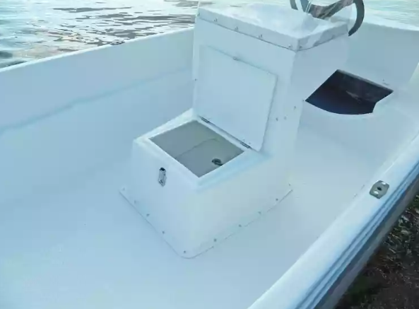 Стеклопластиковая лодка Пингвин с консолью (тримаран) в Набережных Челнах