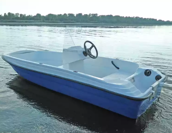 Стеклопластиковая лодка Пингвин с консолью (тримаран) в Набережных Челнах