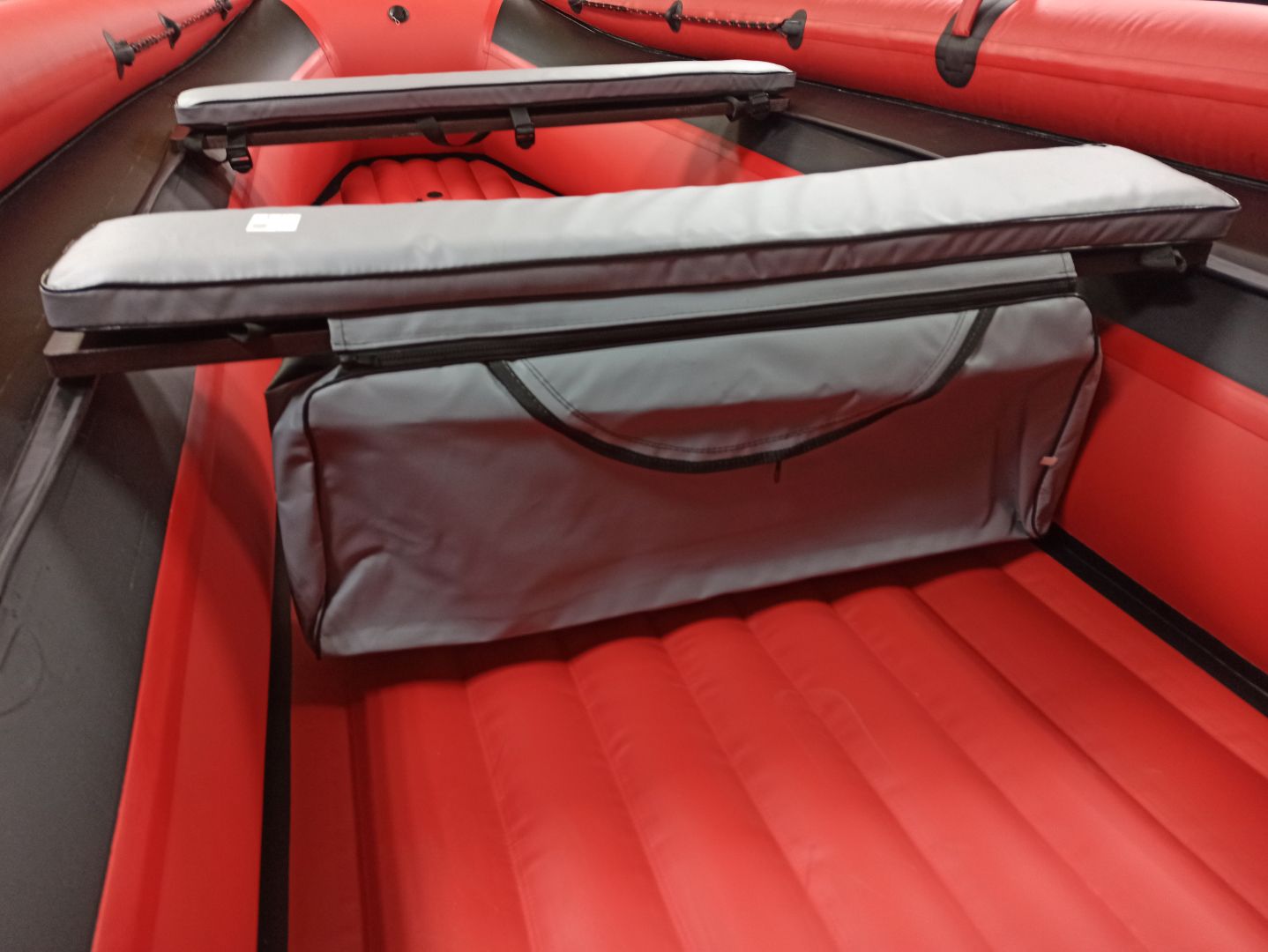 КОМПЛЕКТ МЯГКИХ НАКЛАДОК С СУМКОЙ ДЛЯ ЛОДОК 90Х20 СЕРЫЙ в Набережных Челнах