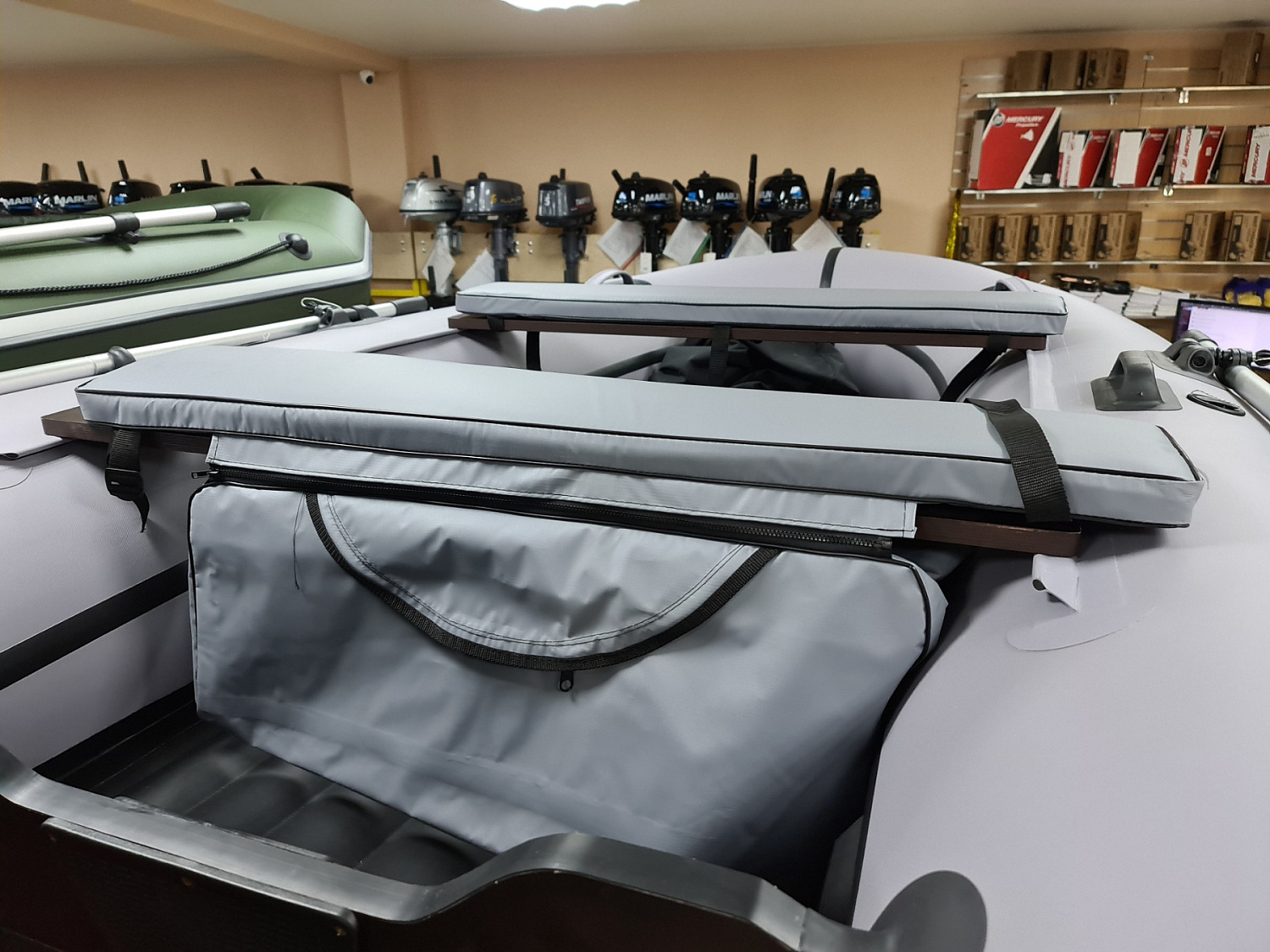 КОМПЛЕКТ МЯГКИХ НАКЛАДОК С СУМКОЙ ДЛЯ ЛОДОК 90Х20 СЕРЫЙ в Набережных Челнах