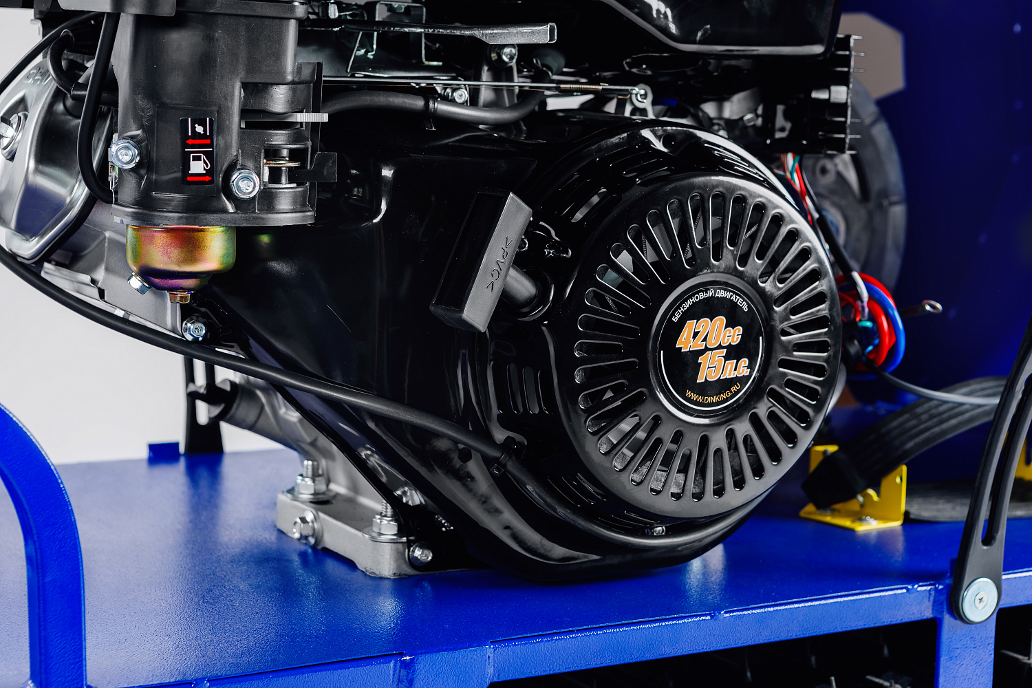 Мотобуксировщик SNOW DOG 17 с эл. запуском (DINKING) в Набережных Челнах